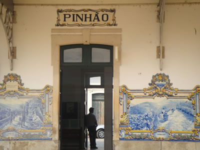 Estación de tren de Pinhao, con el azulejo azul típico