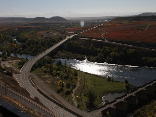 Panorámica desde S. Vicente de la Sonsierra con Briones al fondo.