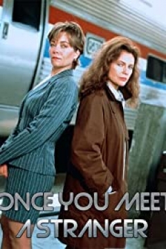 Poster Extra�as En Un Tren