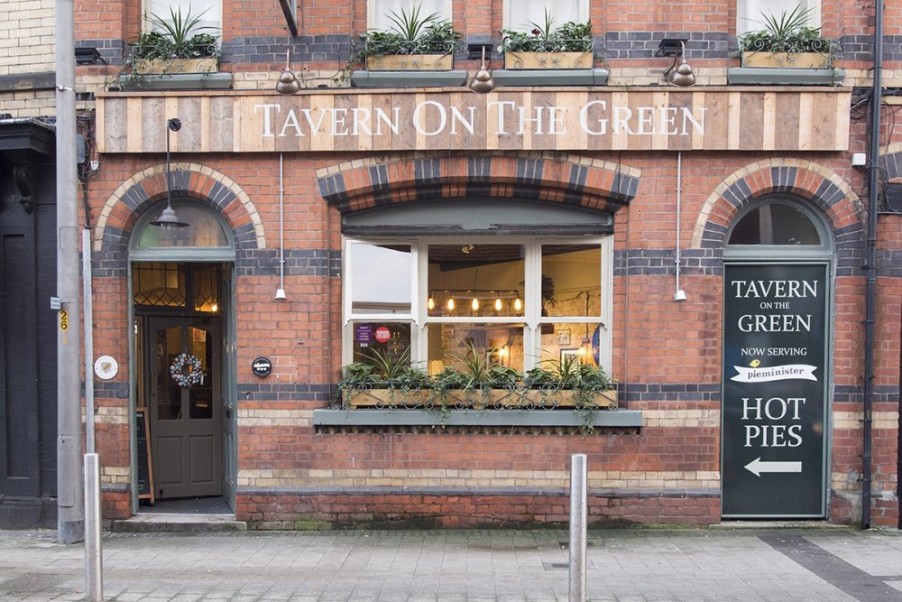 Loz Campbell LIVE at Tavern on the Green