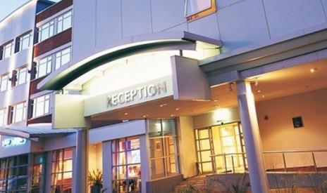 Cresta Court Hotel