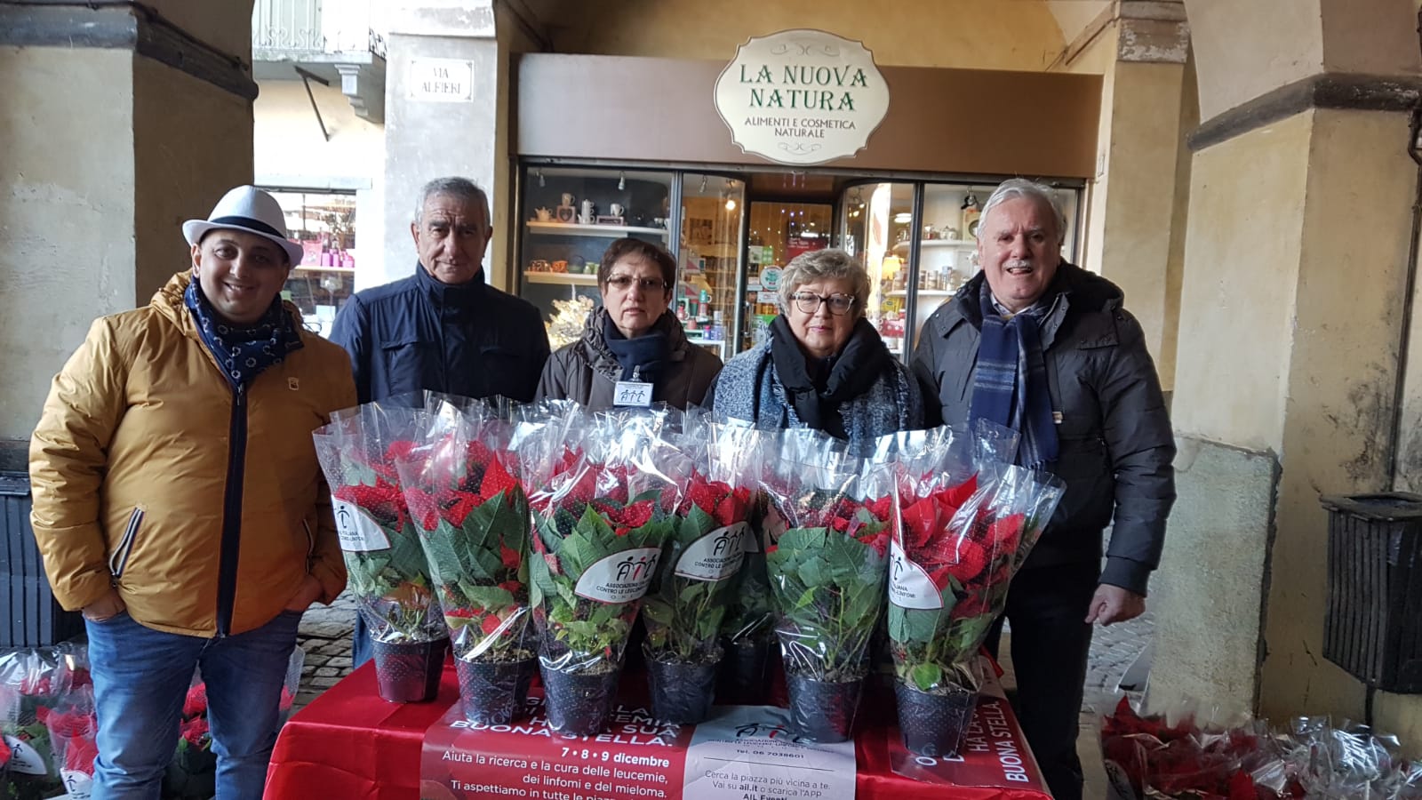 Alla Ricerca Della Stella Di Natale.Le Stelle Di Natale Dell Ail Tornano Protagoniste In Oltre 180 Piazze Di Tutta La Provincia Di Cuneo Autorivari