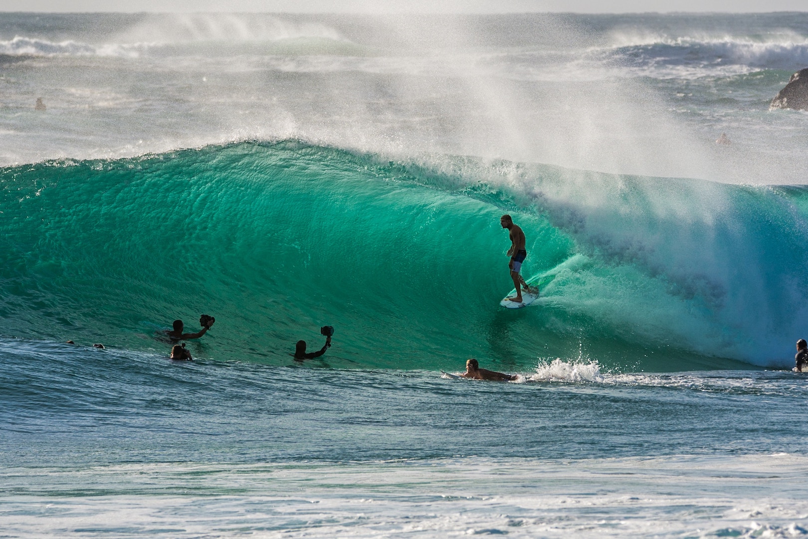 Surfer der World Tour und ihr ökologischer Fußabdr...