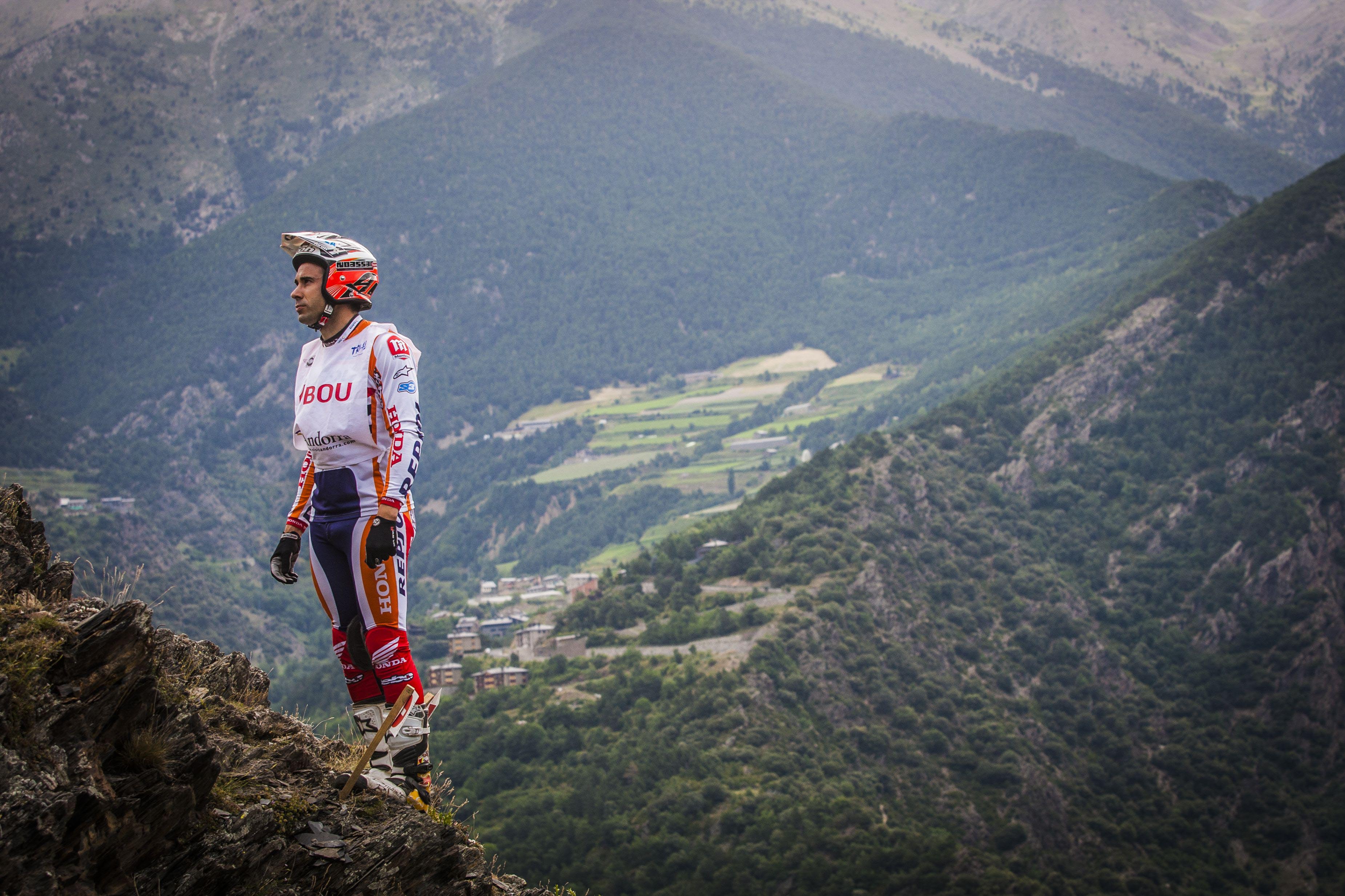 Toni Bou looking at a trial zone