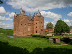 Dagtocht Tour de boer met rondvaart en Slot Loevestein Dagtocht Tour de boer met rondvaart en Slot Loevestein