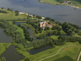 Dagtocht Tour de boer met rondvaart en Slot Loevestein Dagtocht Tour de boer met rondvaart en Slot Loevestein