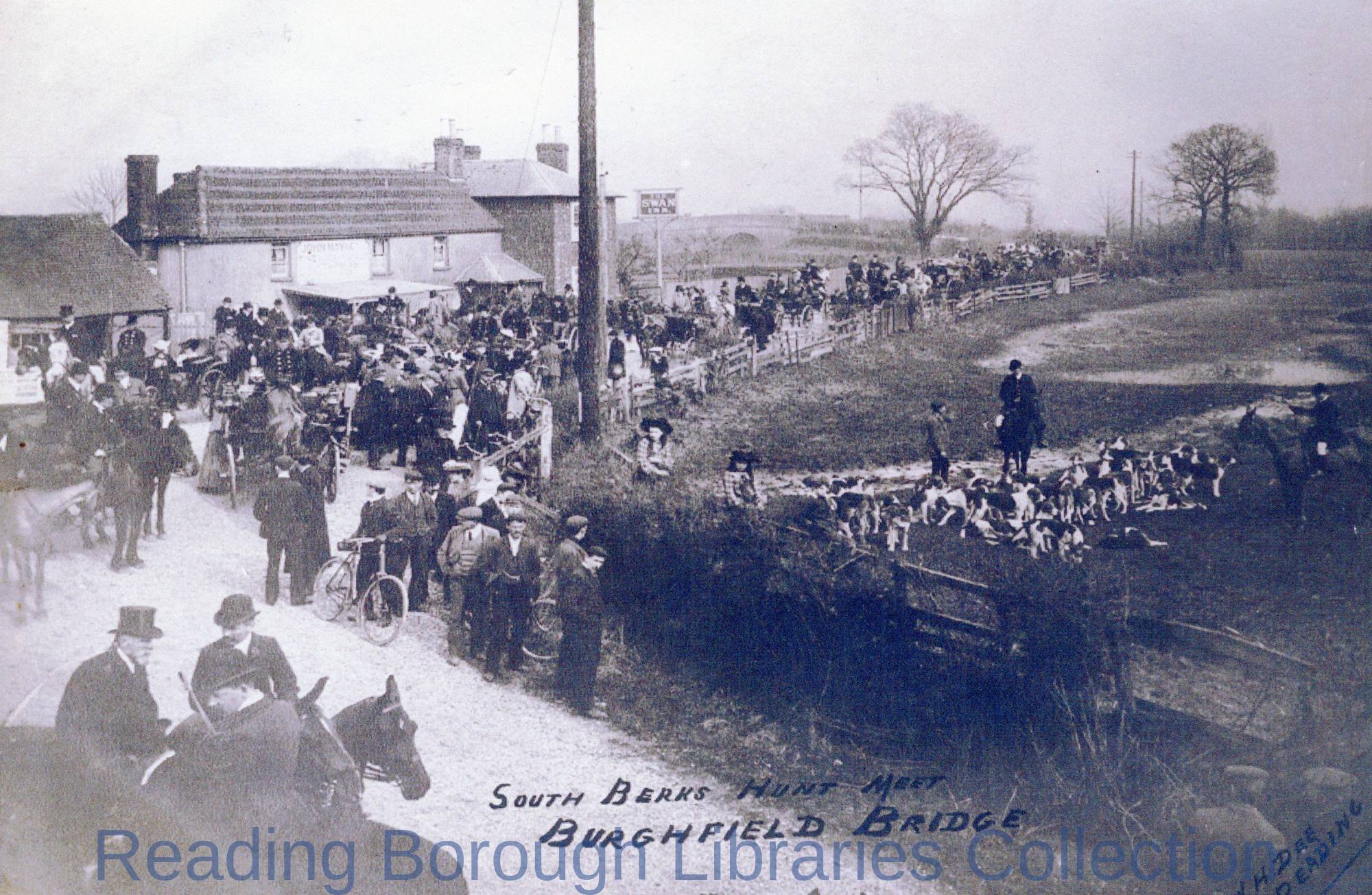 South Berkshire Hunt, Swan Inn, Burghfield. South Berkshire Hunt, Swan Inn, Burghfield.