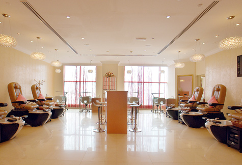 Red nail salon deals dubai