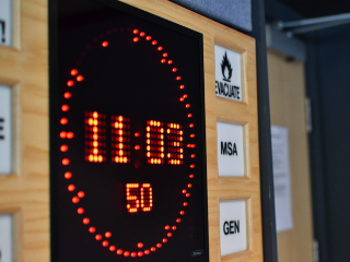 Smooth studio clock