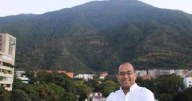 Noel Alejandro Leal Rojas: Tanto en Venezuela como en España sufrimos a la izquierda vegetariana que adormece y la izquierda carnívora que mata. Por Manuel Artero Noel Alejandro Leal Rojas: Tanto en Venezuela como en España sufrimos a la izquierda vegetariana que adormece y la izquierda carnívora que mata. Por Manuel Artero