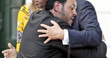 Golpistas e independentistas vándalos. Por Juan de la Cruz Golpistas e independentistas vándalos. Por Juan de la Cruz