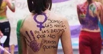 Las feministas no sois las descendientes de las brujas que no quemaron. Por AS DE TRÉBOLES y Guirong Fu Las feministas no sois las descendientes de las brujas que no quemaron. Por AS DE TRÉBOLES y Guirong Fu