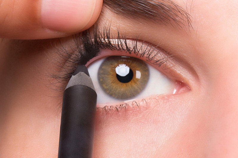 ClioMakeUp-tightline-matita-nera-rima-interna-superiore-eyeliner-star-11