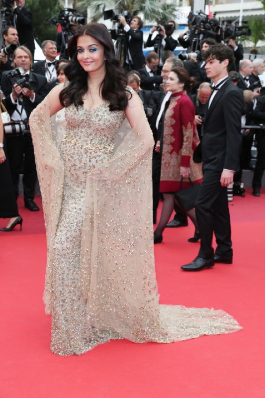 ClioMakeUp-cannes-2016-look-makeup-migliori-Aishwarya-Rai-vestito