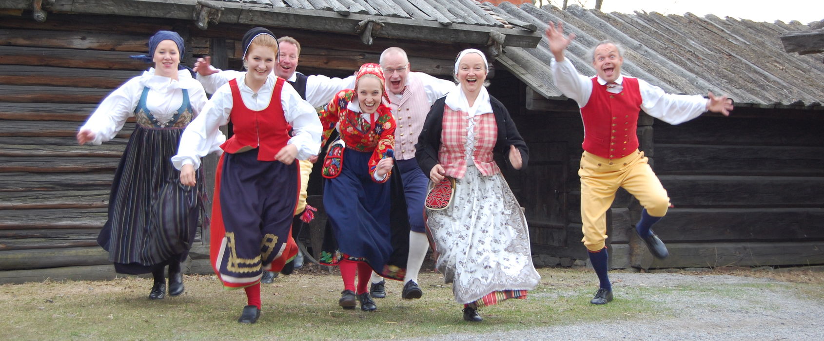 Växla upp ert besök på Skansen Skansens folkdanslag