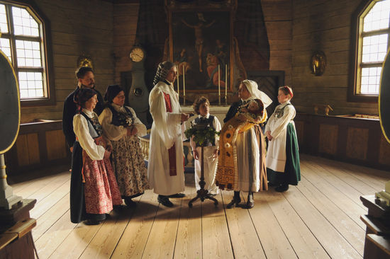 Dop i Seglora kyrka Dop i Seglora kyrka. Samtliga närvarande är klädda i kulturhistoriska dräkter.