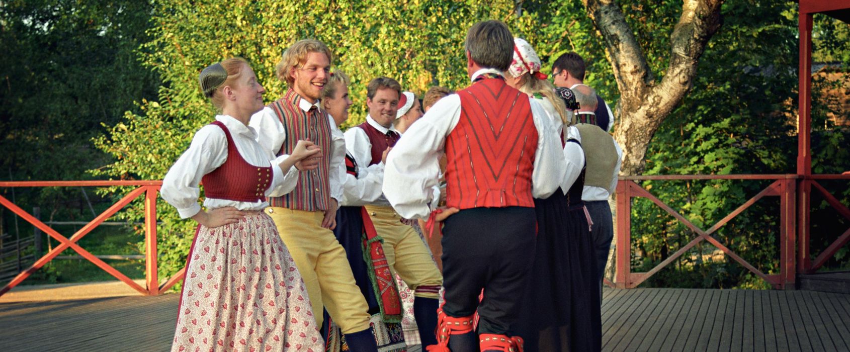Folkdans på Skansen Folkdans i folkdräkter