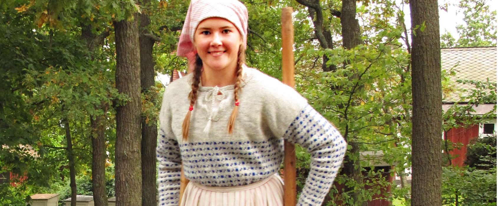 Flicka på styltor, Skansen Flicka på styltor, Skansen