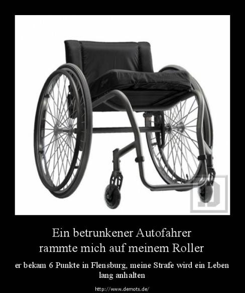 Ein betrunkener Autofahrer rammte mich auf meinem Roller