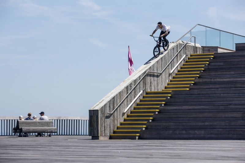 Fooman announcing himself in his hew hometown of Hastings UK with one hell of a ledge ride.