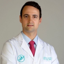 Alejandro Ruiz Moya, Cirujano plástico Sevilla