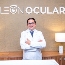Carlos Lobato Fuertes, Oftalmólogo León