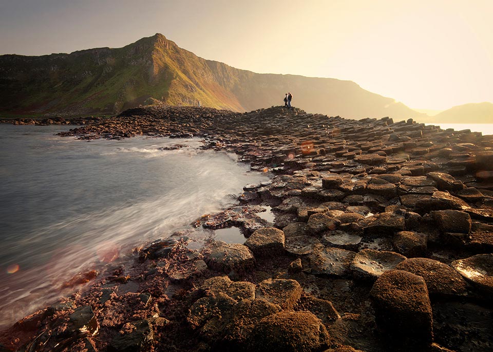 La Giant’s Causeway, a nord di Belfast nella conta di Antrim, è forse l’icona più rinomata d’Irlanda © Stuart Stevenson Photography / Moment RF / Getty Images