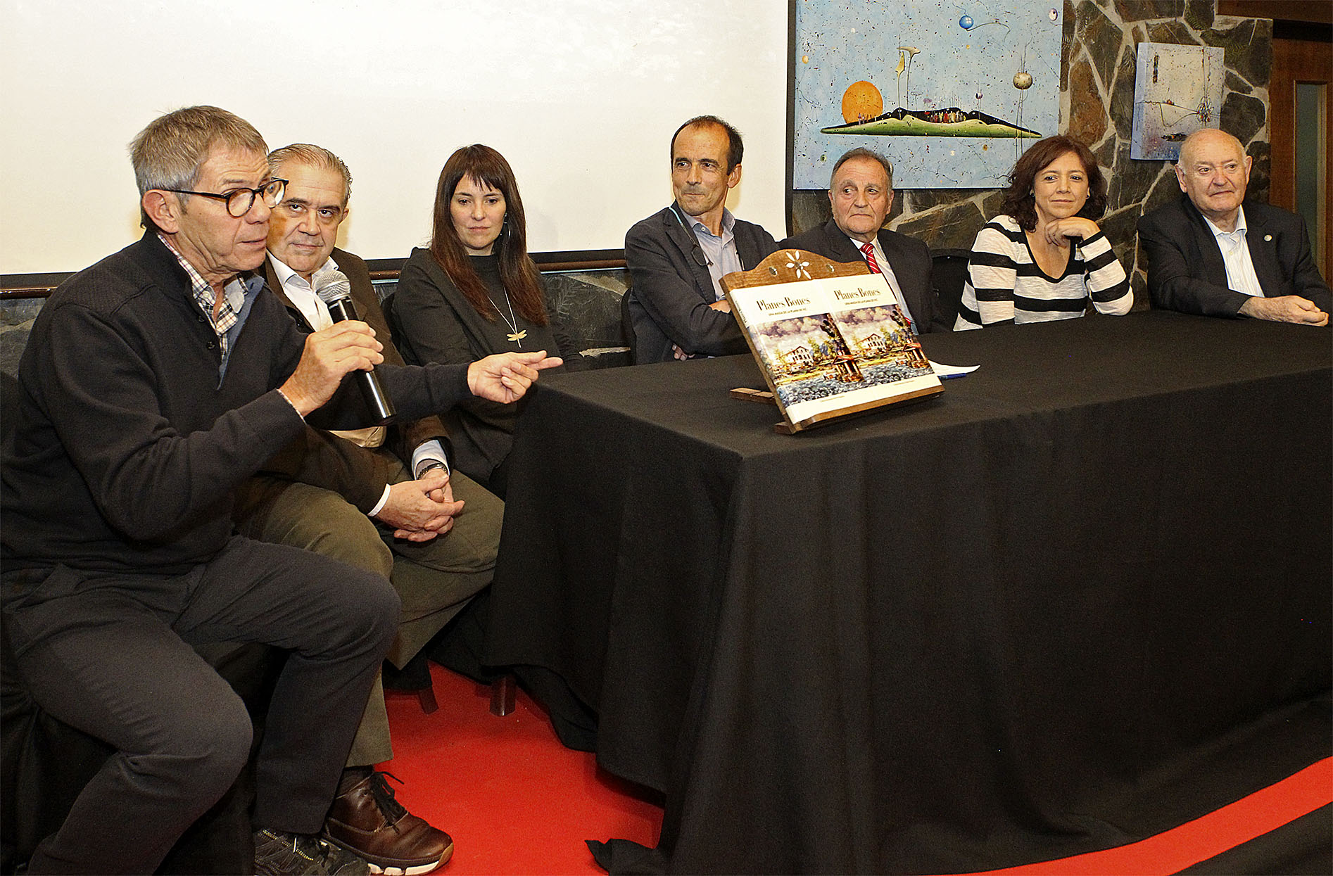 Un moment de la presentació del llibre, aquest dimecres al vespre al Prat Verd de Malla