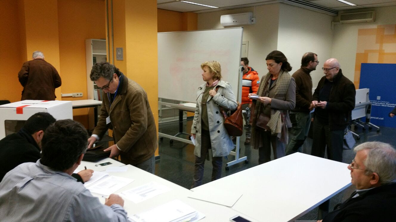 Les eleccions es van fer dissabte a 16 meses repartides per tot Catalunya