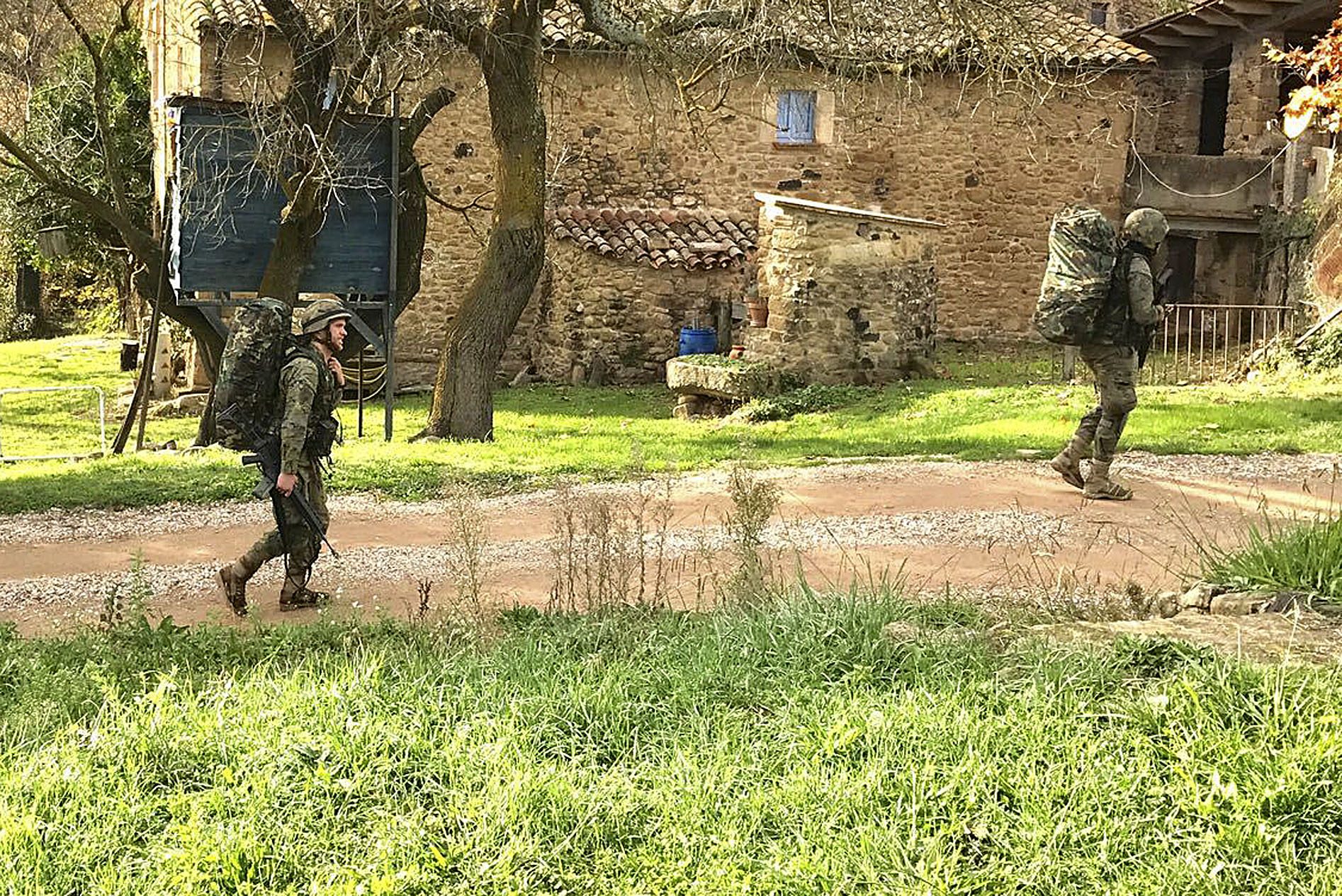 Unes maniobres militars a Canet d'Adri