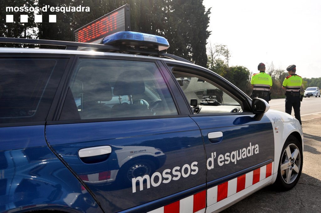 Cinc dotacions s'han desplaçat al lloc de l'accident