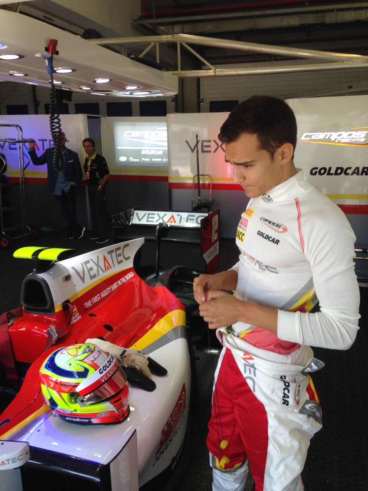 El pilot vallesà, al box del seu equip a Jerez, aquest divendres