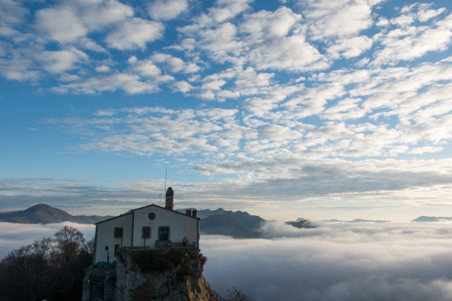 Bellmunt, la boira i els altocúmulus