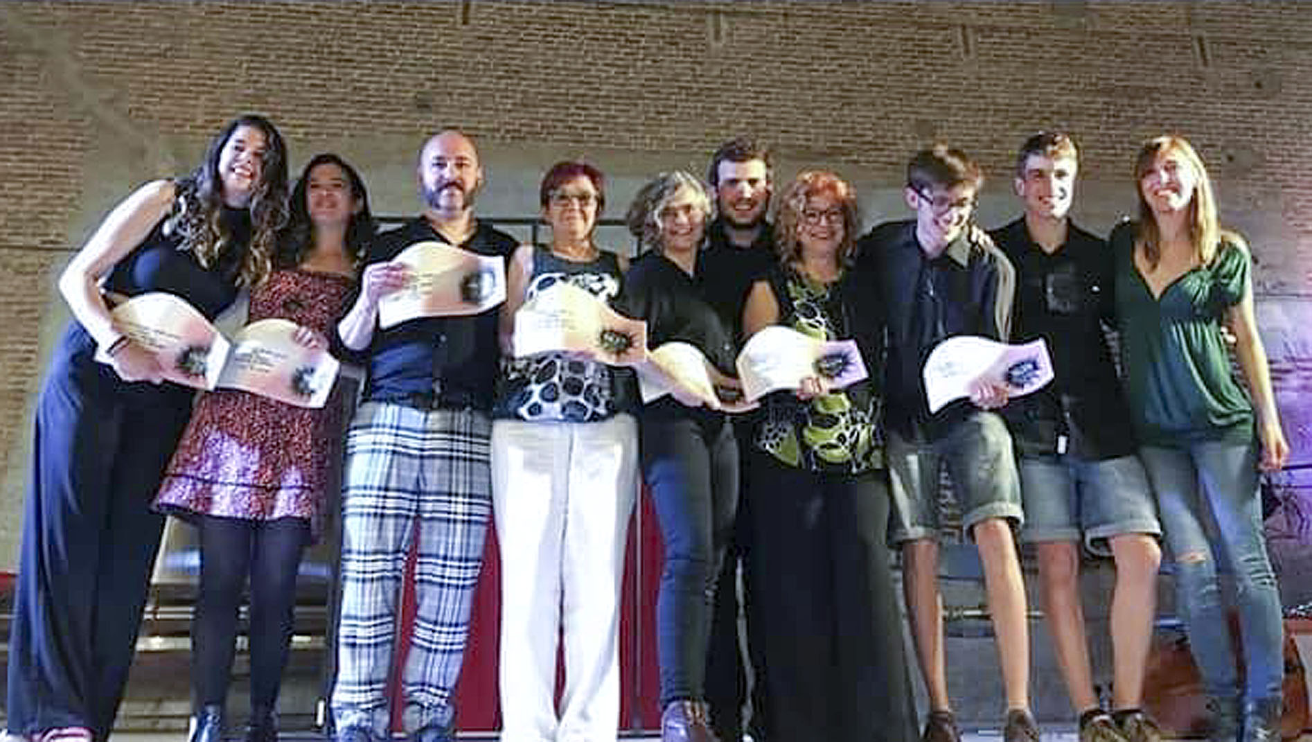 Membres del Grup de Teatre, amb els guardons