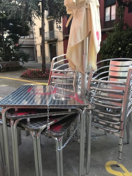 Pintades a les taules i cadires