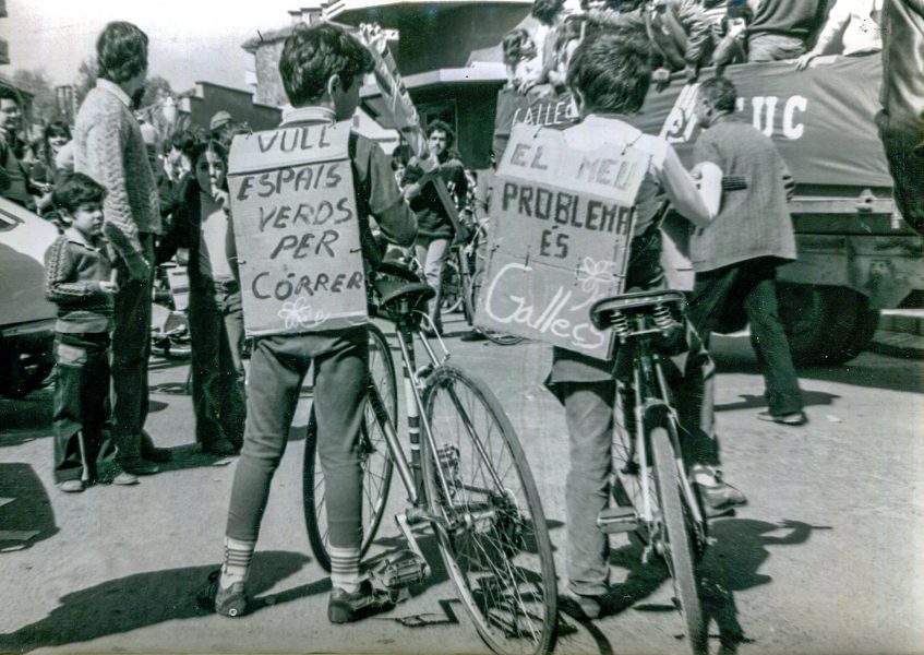 Manifestació de 1980. El nen de la dreta és Pol Ansó, fill de Lluís Ansó