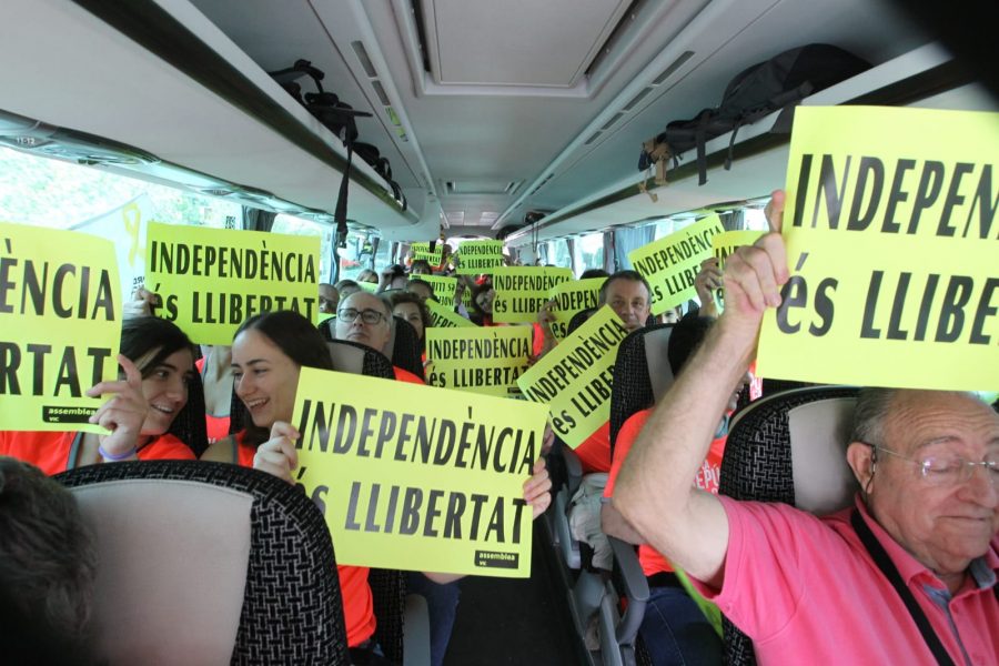 Ambient dins d'un dels autocars que han marxat de Vic/ Jordi Puig