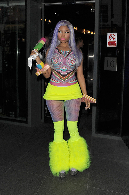 Nicki Minaj with a GIANT lollipop Entertainment.ie