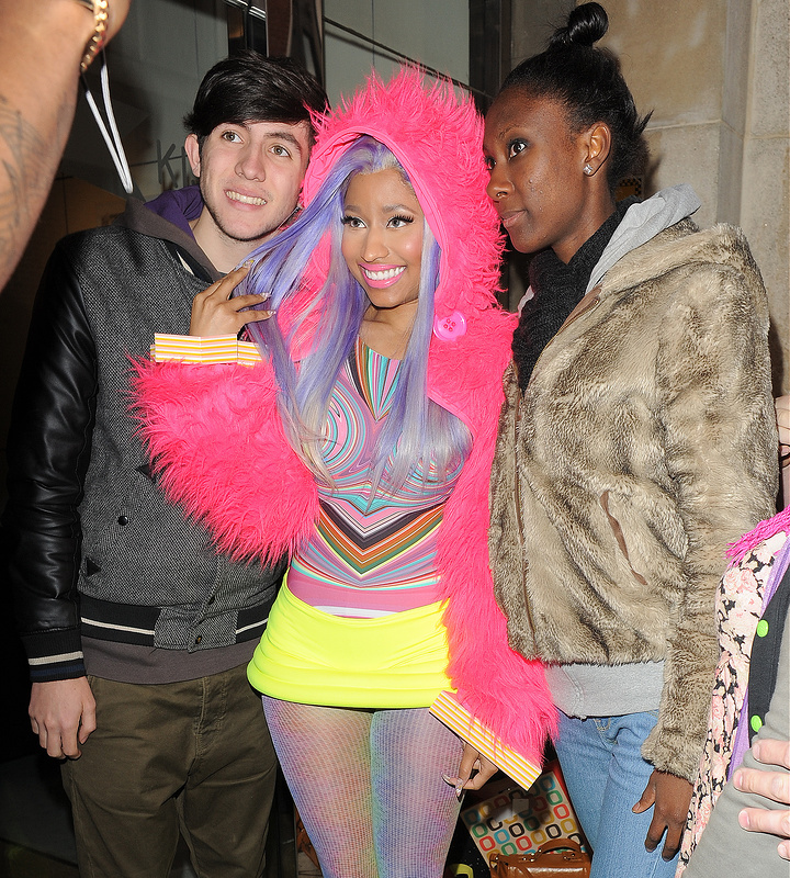 Nicki Minaj with a GIANT lollipop Entertainment.ie