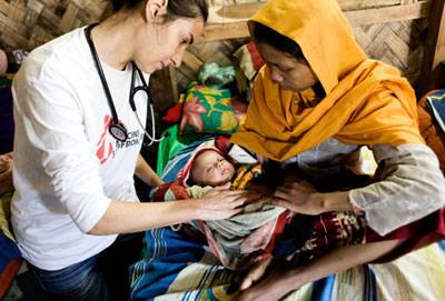 MSF doctor with mother and baby