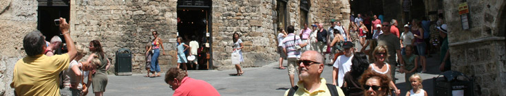 Busy Italian courtyard