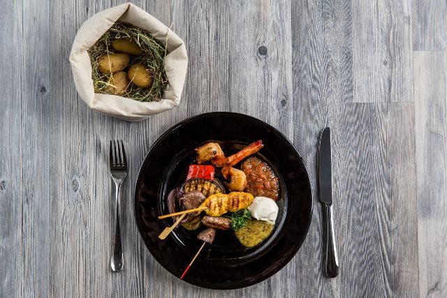 Grillteller mit Gemüse und "Heukartoffeln" Grillteller mit Gemüse und "Heukartoffeln"