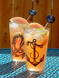 KOM TIL FREDAGSBAR – HAPPY HOUR KOM TIL FREDAGSBAR – HAPPY HOUR