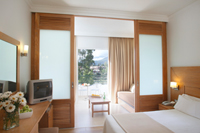 Οικογενεικό δωμάτιο Corcyra Gardens με συρόμενες πόρτες - θέα την ενδοχώρα ή τη θάλασσα