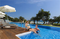 Swim-up Rooms with Sea View
