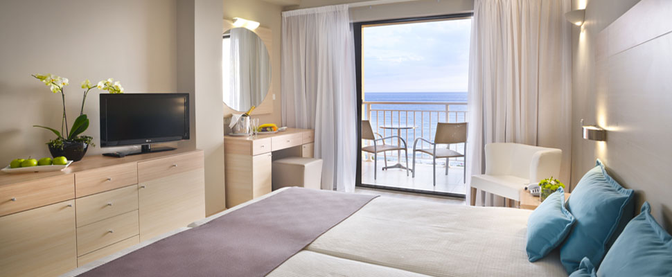lti louis grand hotel in Corfu - bedroom