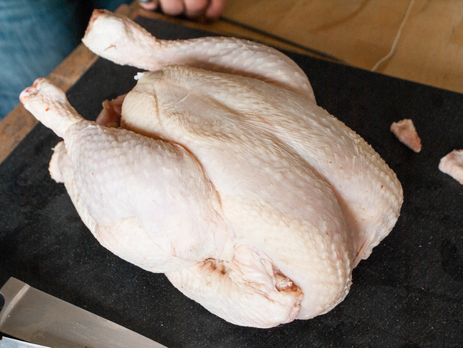 Découper une volaille à cru en 8 morceaux - Découpe pour gros poulet