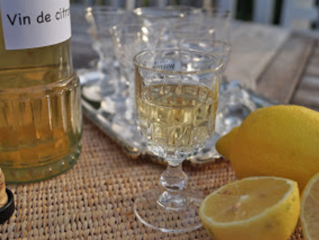 Vin de citron fait maison - Recette par Kélou