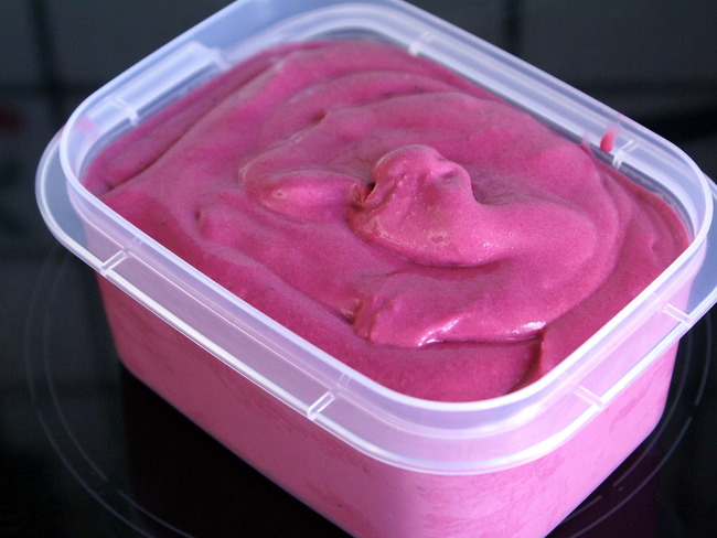 Glace au cassis - recette de glace au cassis à base de fromage blanc
