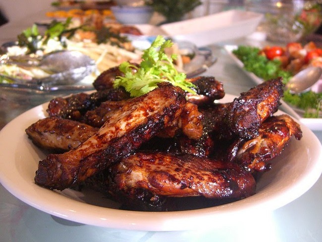 Ailes de poulet marinées, cuites au barbecue ou à la plancha - Recette
